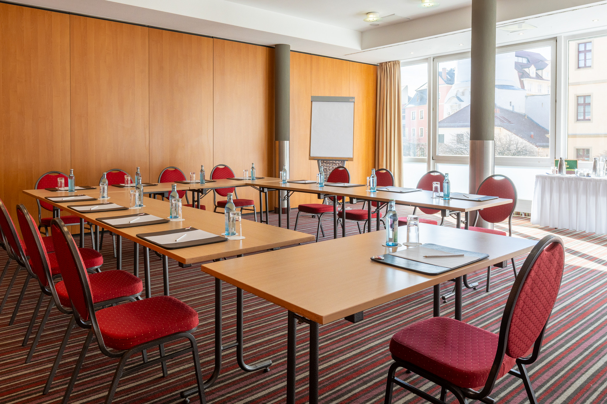 Kleiner Tagungsraum als U-Form gstellt